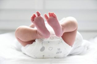 how to clean reusable diapers